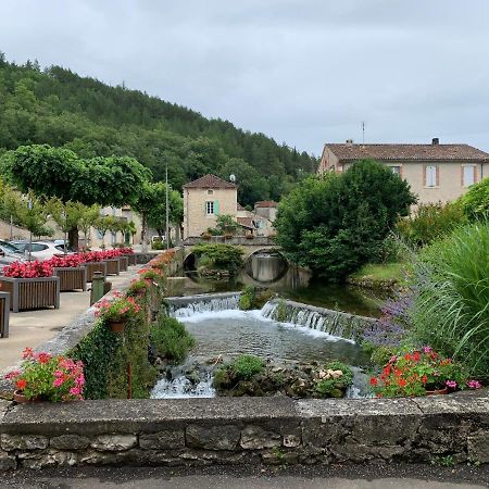 Spacious Apartment In A Charming, Tranquil Village Saint-Vincent-Rive-dʼOlt Zewnętrze zdjęcie