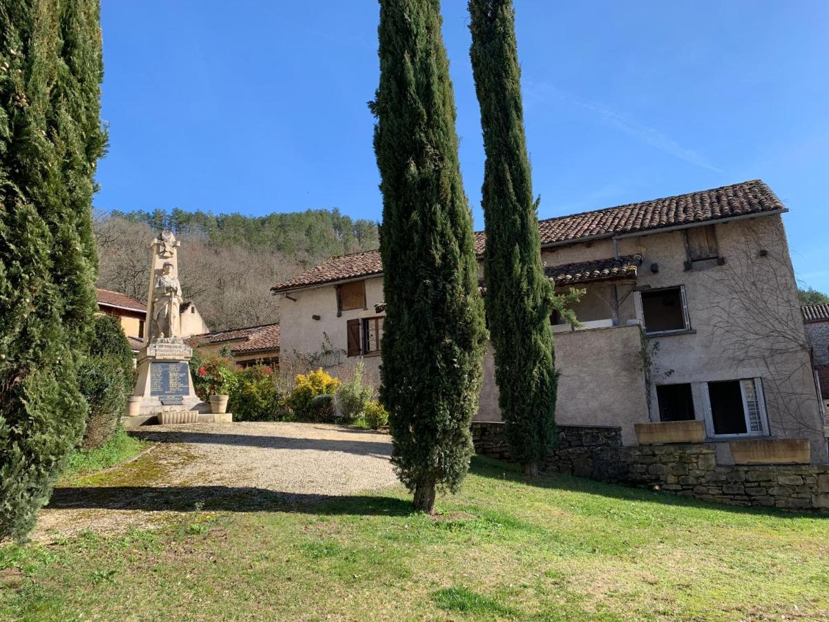 Spacious Apartment In A Charming, Tranquil Village Saint-Vincent-Rive-dʼOlt Zewnętrze zdjęcie